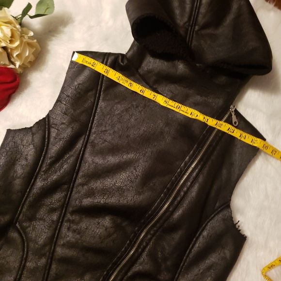 Dolce Cabo Faux Leather & Faux Fur Lined Vest-L
  - Picture 4 of 8